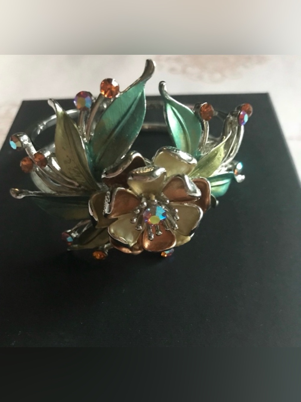 Floral Green and Gold Bracelet - Picture 7 of 10